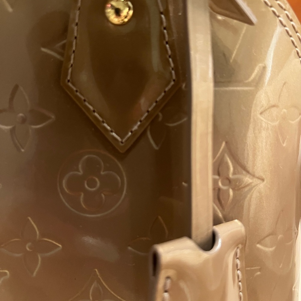 Louis Vuitton Gold Vernis Alma BB mini 2way NIB MPN: M50567 ❌❌SOLD❌❌ - Picture 6 of 16